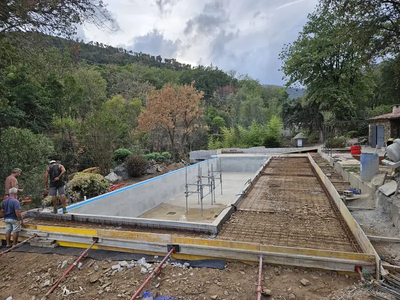 Ferraillage de la plage de piscine avant coulage du béton